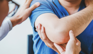 Neuropatia uciskowa nerwu łokciowego objawy, diagnostyka i leczenie. Neurochirurg wyjaśnia.  Neuropatia uciskowa nerwu łokciowego objawy, diagnostyka i leczenie. Neurochirurg wyjaśnia.
