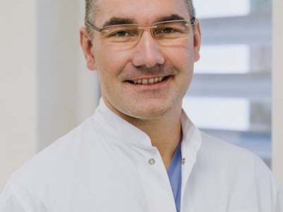 dr-n-med-pawel-wisz-prowadzi-sesje-video-podczas-kongresu-europejskiego-towarzystwa-urologicznego-1