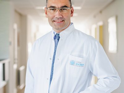 skomplikowany-zabieg-usuniecia-raka-prostaty-z-wykorzystaniem-robota-przeprowadzony-przez-dr-pawla-wisza-w-szpitalu-na-klinach