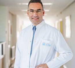 skomplikowany zabieg usuniecia raka prostaty z wykorzystaniem robota przeprowadzony przez dr pawla wisza w szpitalu na klinach